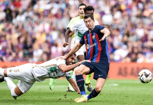 La Liga: Barcelona dominuje w meczu z Elche, Lewandowski z kolejnymi trafieniami