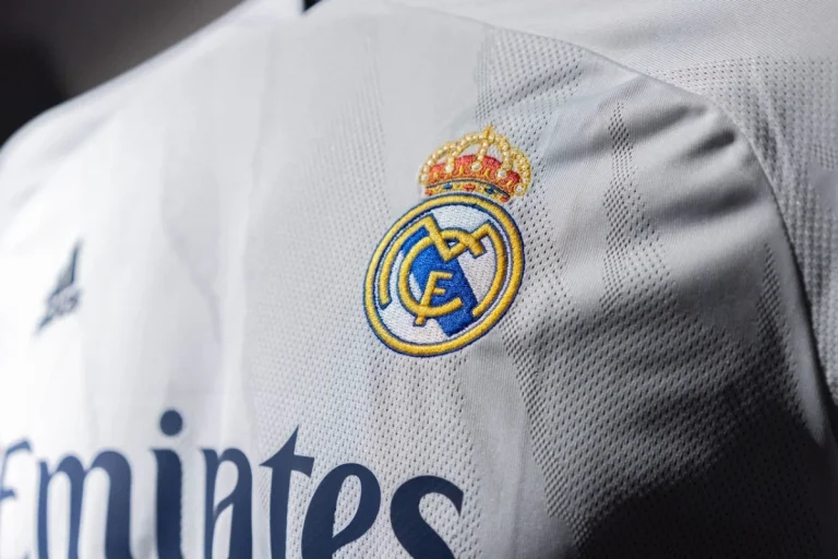 Real Madryt - logo 3 herb koszulka