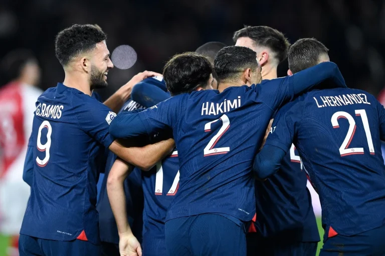 PSG - piłkarze 2 Gonçalo Ramos, Achraf Hakimi i Lucas Hernandez | Paris Saint-Germain