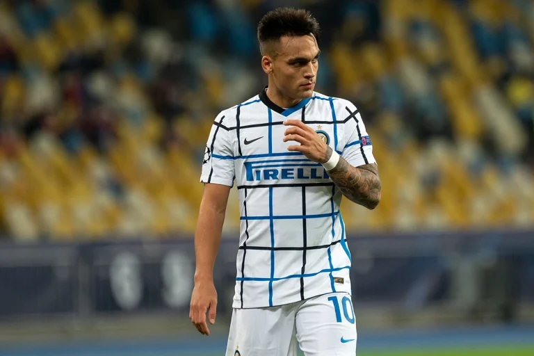 Inter Mediolan - Lautaro Martinez 8