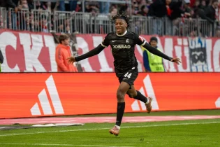 SC Freiburg - Johan Manzambi 1