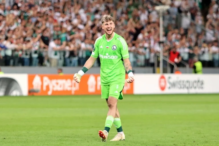 Legia Warszawa - Kacper Tobiasz 4