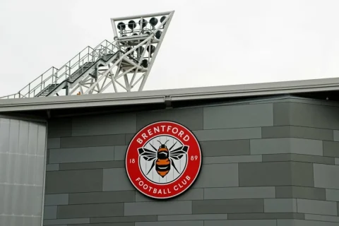 Brentford - logo 1 stadion