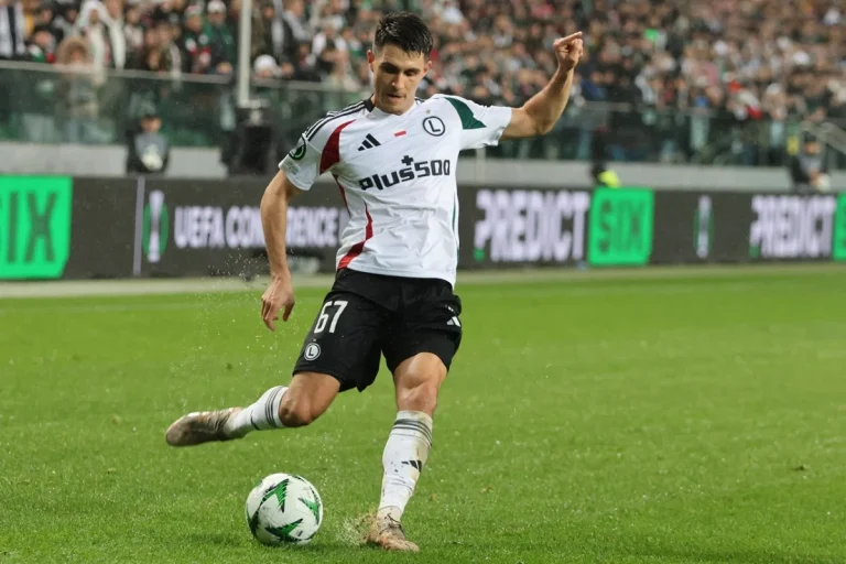 Legia Warszawa - Bartosz Kapustka 6