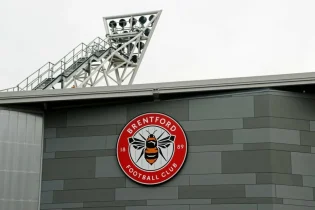 Brentford - logo 1 stadion