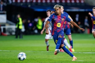 FC Barcelona - Lamine Yamal 5