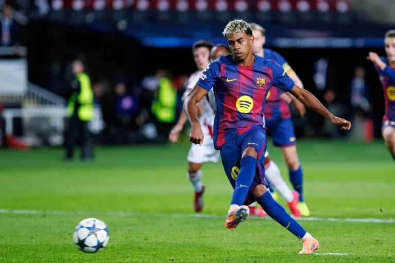 FC Barcelona - Lamine Yamal 5