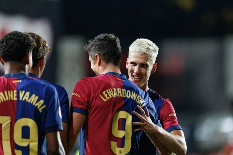 FC Barcelona - Robert Lewandowski Dani Olmo