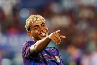 FC Barcelona - Lamine Yamal 6