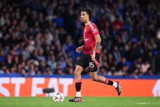 Manchester United - Leny Yoro 1