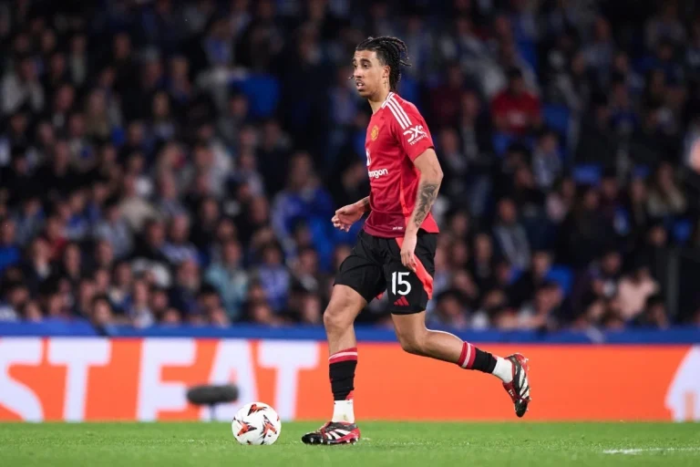 Manchester United - Leny Yoro 1