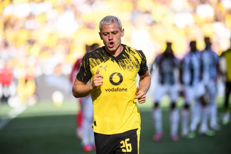 Borussia Dortmund - Julian Ryerson 1