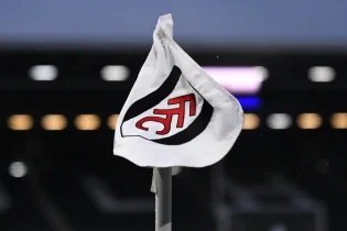 Fulham - logo 5 flaga