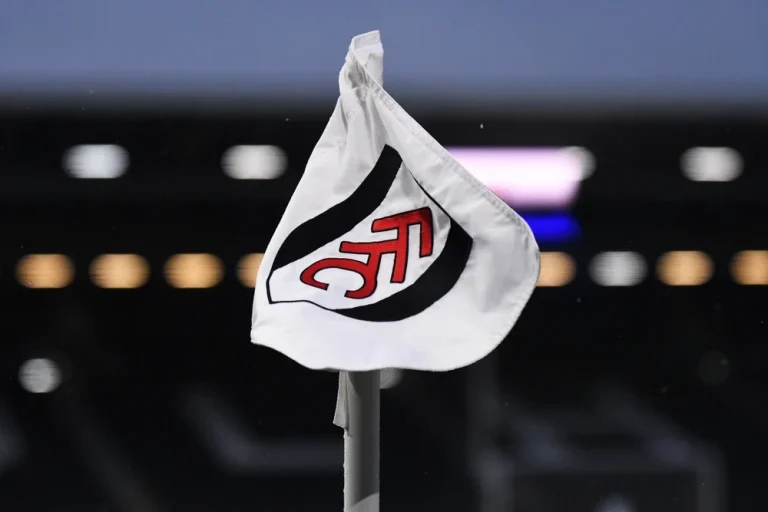 Fulham - logo 5 flaga