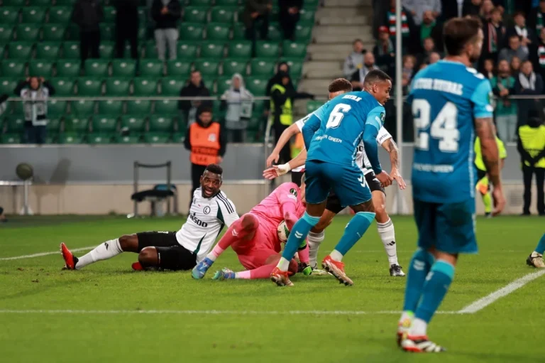 Legia Warszawa - Jean-Pierre Nsame 4