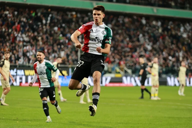 Legia Warszawa - Bartosz Kapustka 3
