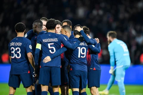 PSG - piłkarze 1 Warren Zaire-Emery, Marquinhos, Lee Kang In | Paris Saint-Germain