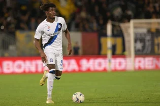 Inter Mediolan - Yann Aurel Bisseck 1