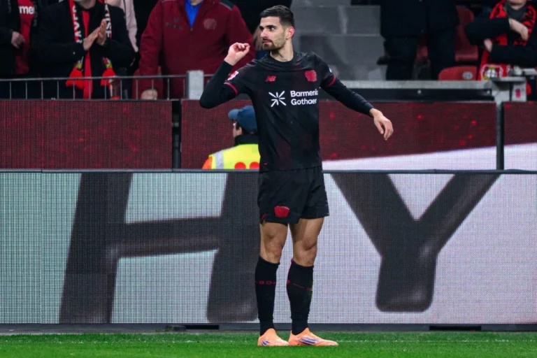 Bayer Leverkusen - Martin Terrier 1
