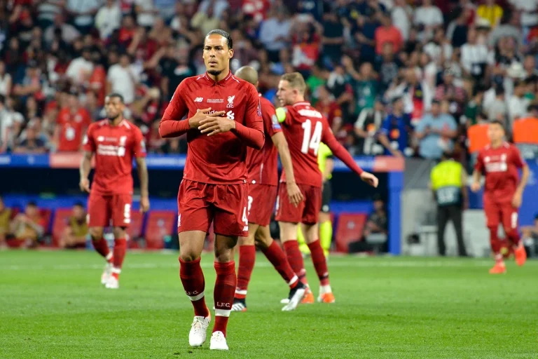 Liverpool - Virgil van Dijk i inni zawodnicy w tle